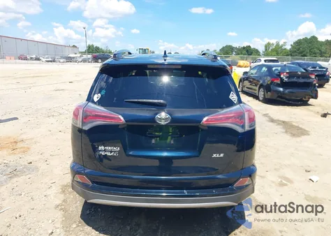 2018 Toyota Rav4 Xle z USA, uszkodzony, nr VIN JTMWFREV9JD128751